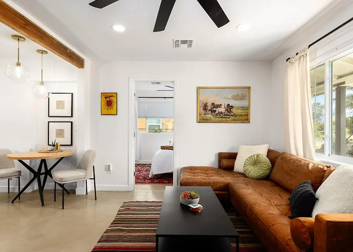 Сasa de vacaciones Designer With Guest House, Pool, Hot Tub *