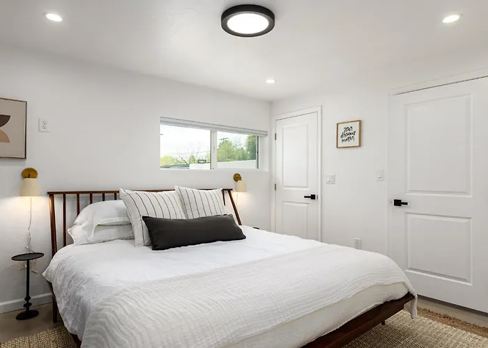 Сasa de vacaciones Designer With Guest House, Pool, Hot Tub Tucson