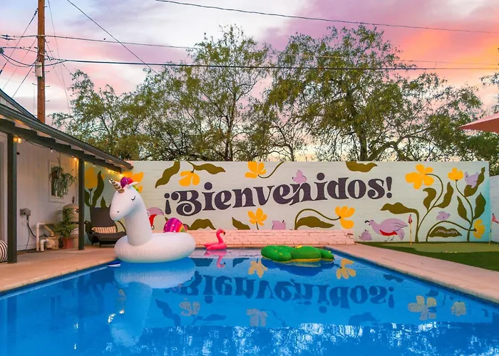 Designer With Guest House, Pool, Hot Tub Сasa de vacaciones *