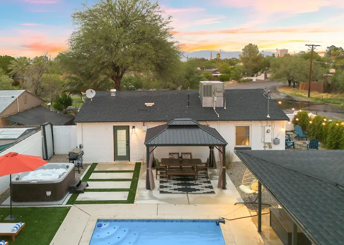 Designer With Guest House, Pool, Hot Tub Сasa de vacaciones Tucson