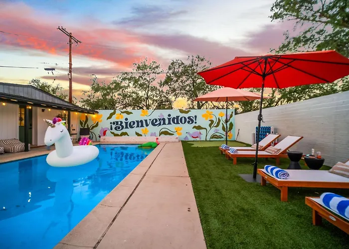 Сasa de vacaciones Designer With Guest House, Pool, Hot Tub Tucson