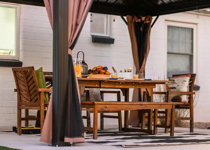 Сasa de vacaciones Designer With Guest House, Pool, Hot Tub *