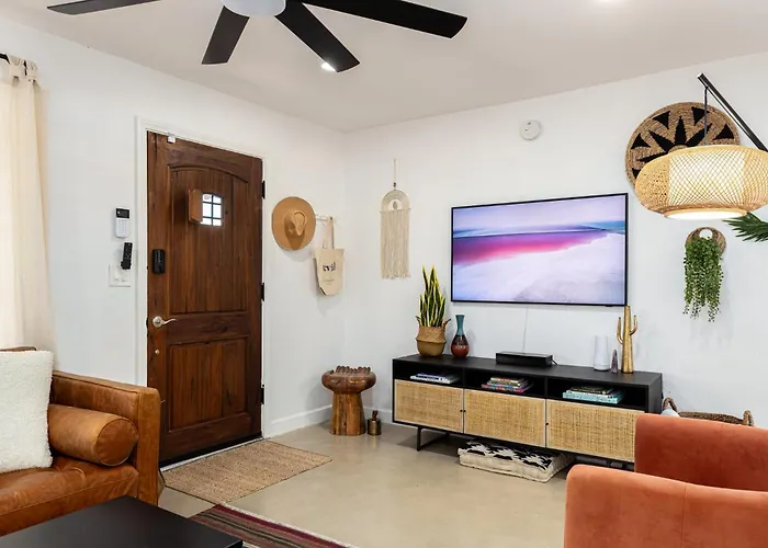 Сasa de vacaciones Designer With Guest House, Pool, Hot Tub Tucson