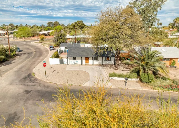 Designer With Guest House, Pool, Hot Tub Сasa de vacaciones Tucson