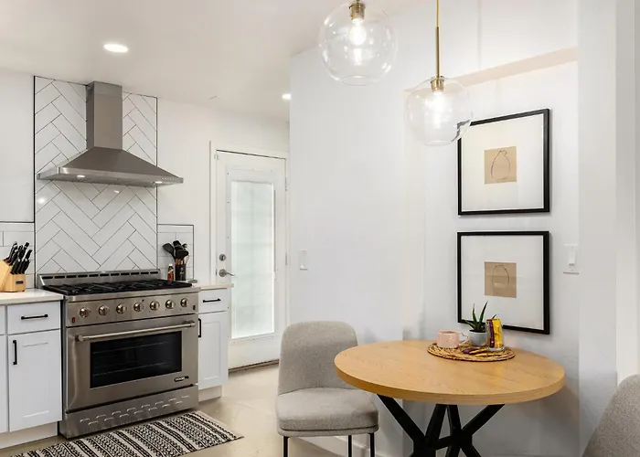 Сasa de vacaciones Designer With Guest House, Pool, Hot Tub Tucson